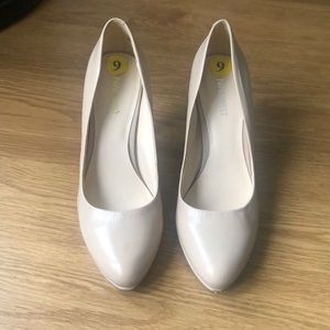 Classic nude pumps - Nine West